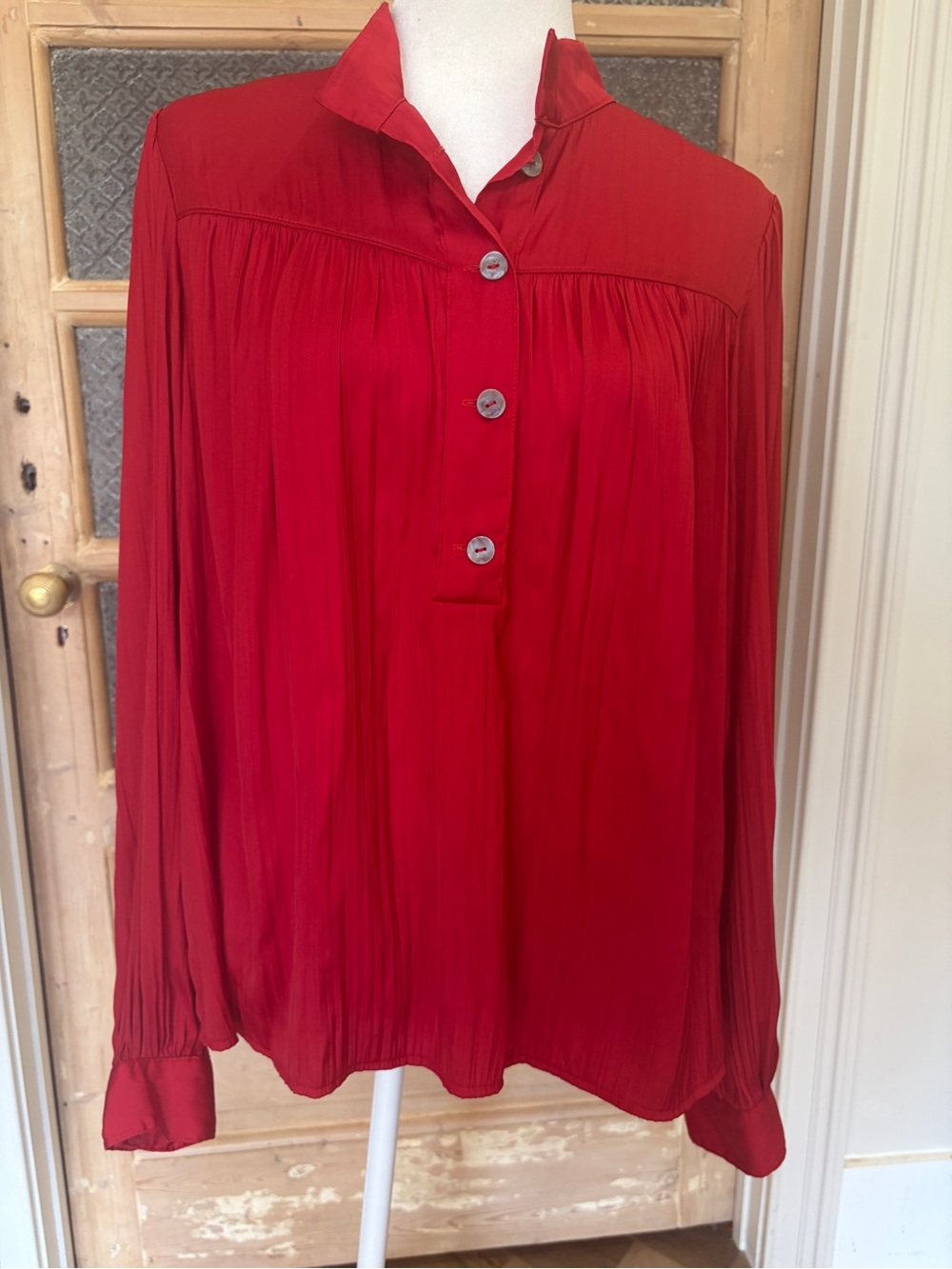 Anthropologie Red silky Long-Sleeve Pleated crinkle Blouse - Women Large